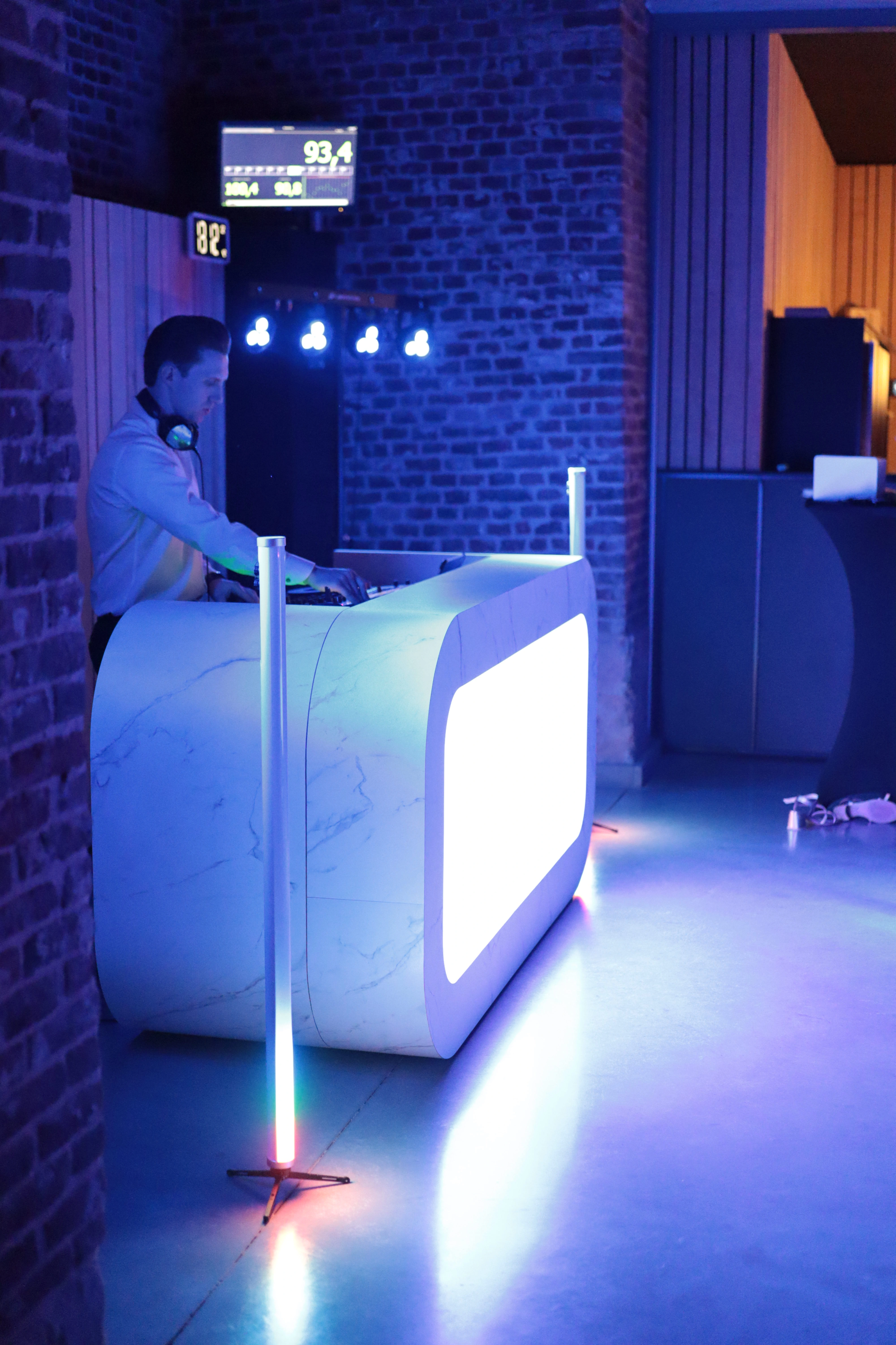 DJ Artec performing at a DeLight event